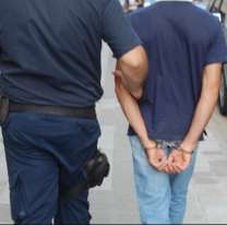 Detienen a un hombre por ejercer violencia contra sus padres y desobedecer una orden judicial