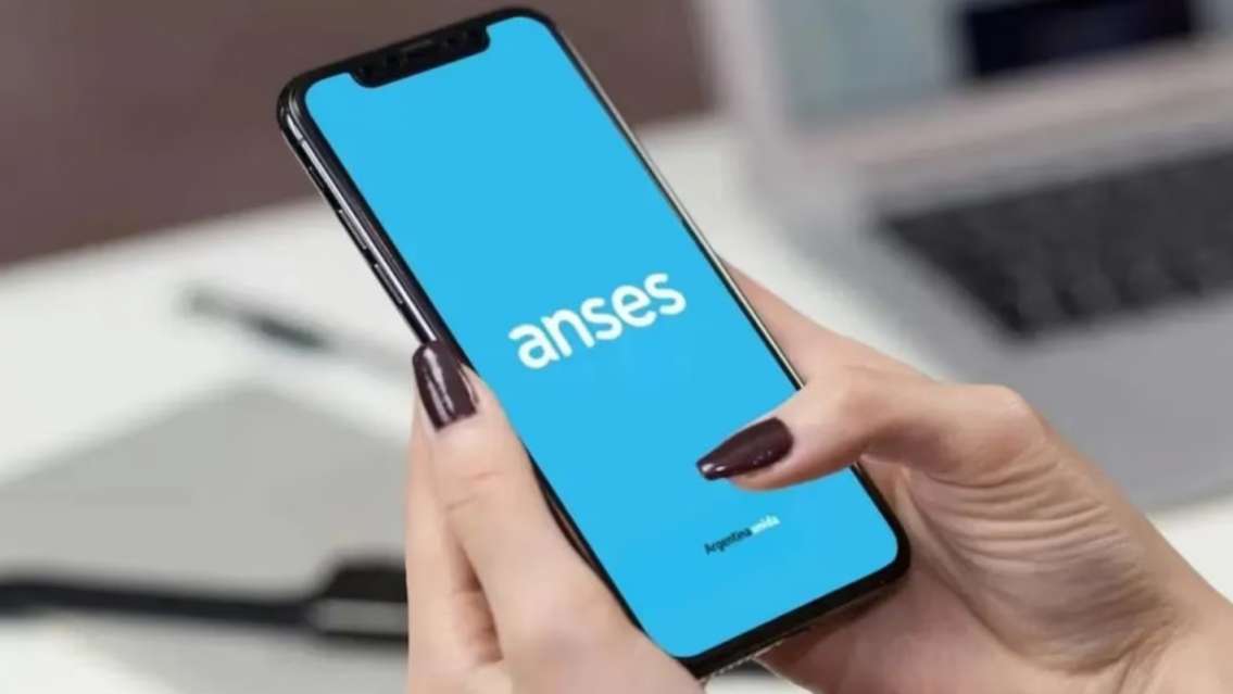 ¿Por qué podés quedarte sin cobrar la AUH y la Tarjeta Alimentar ANSES en mayo?