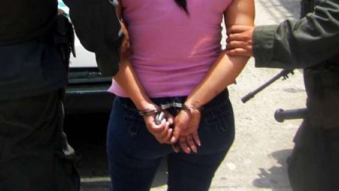 "Tirate al piso que soy policía": jujeña le hizo el cuento a dos adolescentes