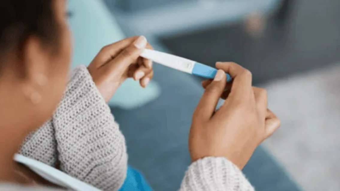 Polémica venta test de embarazos positivos: "¿Querés que tu marido no te deje?"