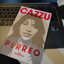 Cazzu presentó su primer libro y descontroló la Feria del Libro en Buenos Aires