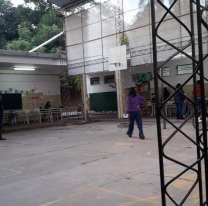  Últimos preparativos en la Escuela Naciones Unidas antes del inicio de la votación