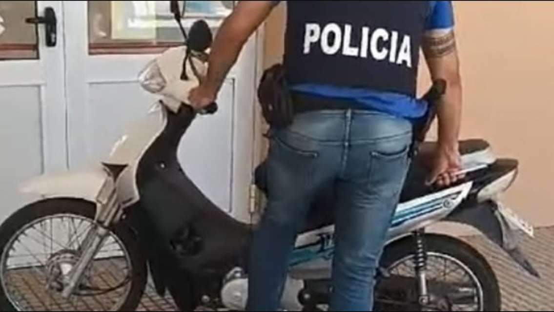 La policía de Jujuy logró recuperar una moto 110 que había sido robada: Buscan a sus dueños