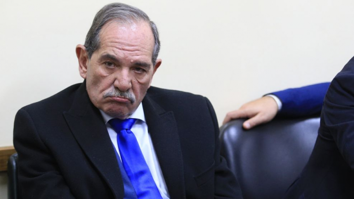 José Alperovich, condenado por abuso sexual, fue visto en la cama con su "novia"