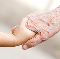 La peor abuela: quiso vender a su nietito de 3 años y la agarraron justo