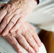 Se aprovecharon de abuelito jujeño, lo estafaron y lo dejaron pelado