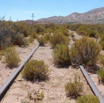 Trabas en el Tren Solar: familias se rehúsan a dejar las tierras del ferrocarril