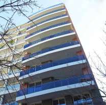 Saltó de un edificio para que no descubran su infidelidad: murió