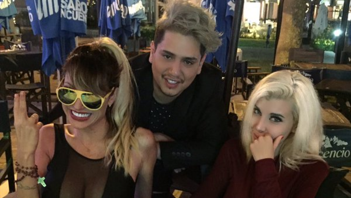Vicky Xipolitakis le copió el look a Charlotte Caniggia, a propósito, contrató al mismo estilista