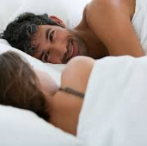 Lo que menos y más les gusta a las personasen la cama a la hora del sexo. ¿Cuáles el mejor horario para hacerlo?