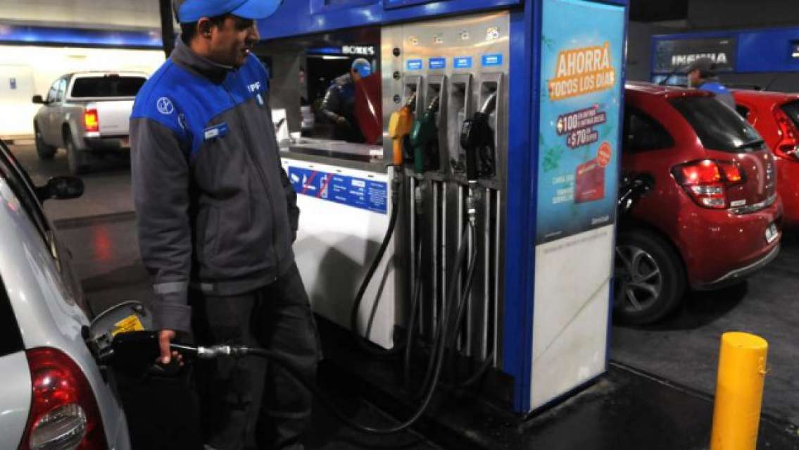 YPF dará trabajo a jóvenes sin título ni experiencia: cómo anotarse