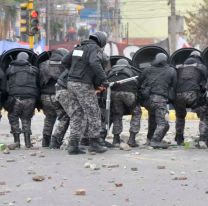 Jujuy: policías recorrían un barrio y los agarraron a pedradas