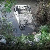 Un horror: cayó con su auto en un arroyo, quedó atrapado y murió ahogado