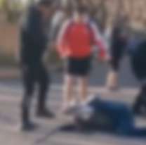 Le hizo algo horrible a una nenita y los vecinos lo molieron a golpes: indignó a todos