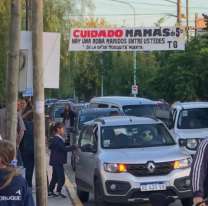 Escrache en pasacalles: "Hay una roba maridos entre ustedes, se hace la mosquita muerta"