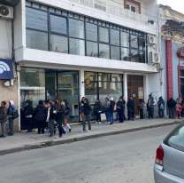¿Y si ponen más cajeros? Largas filas para poder cobrar en Macro