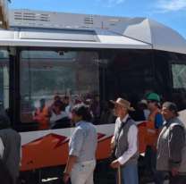 Un auto chocó al tren solar en el ingreso al pueblo de Purmamarca.