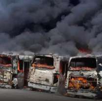 Terrible incendio en un galpón de una empresa de colectivos: los detalles