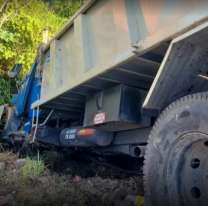 Terrible choque entre un colectivo y un camión: hay dos muertos y varios heridos
