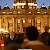 Miles de personas colmaron el Vaticano para despedir al Papa Francisco