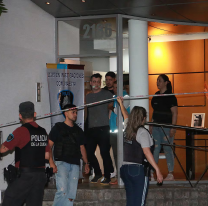 "Sacado": así se lo llevaron al novio de Lourdes de Bandana, le revisaron todo