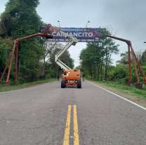 Caimancito: el intendente quiso presumir el nuevo cartel y lo llenaron de críticas