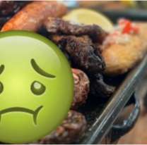 Encontró algo raro en la comida y los mozos le rompieron el auto por quejarse