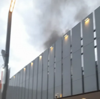 "Se está quemando": tensión y evacuados en el cabildo de Jujuy por un incendio