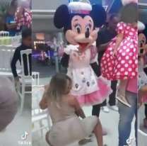 Se desubicó con un baile en el cumpleañitos de su hija e hizo enojar a todos: "Lo arruinó"