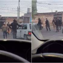 Apareció el "Cavani" jujeño y empezó a repartir piñas en la calle